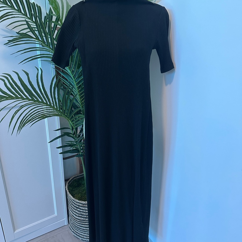 Zara Elegant Black Ribbed Dress